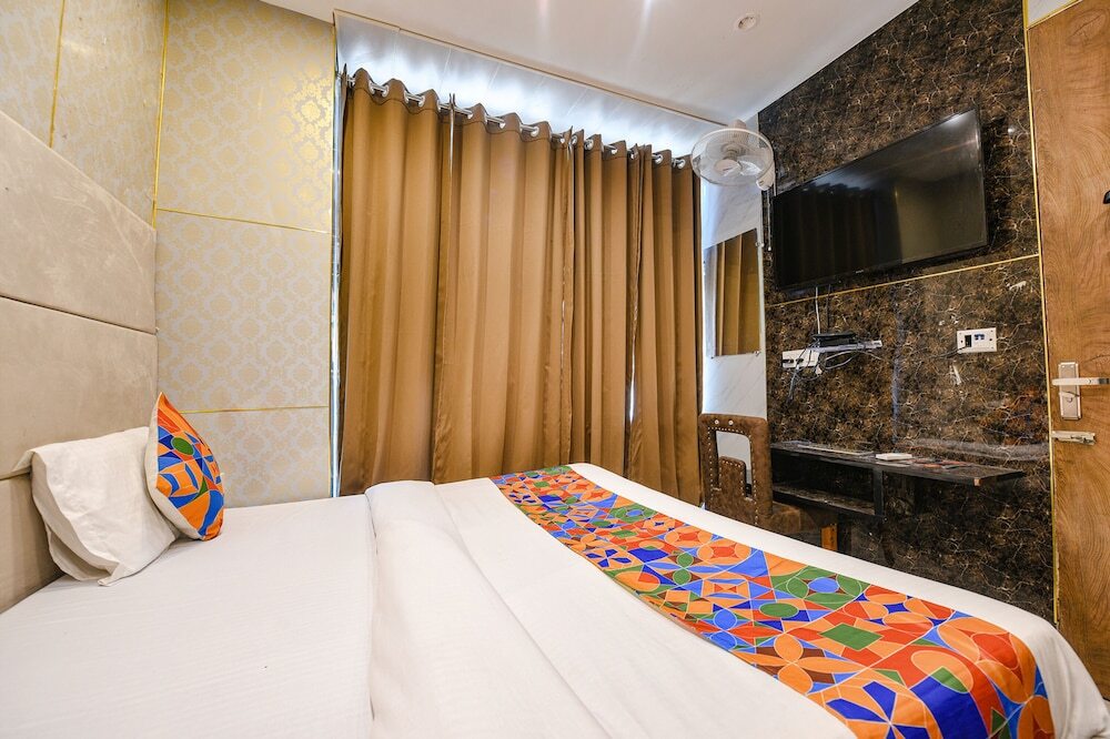 Бадди: Fabhotel The Dreams