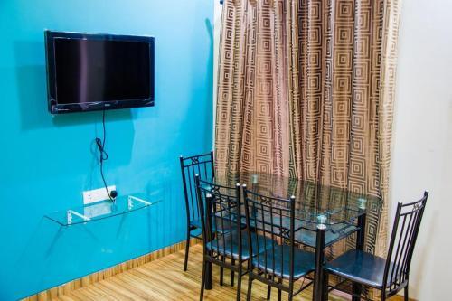 Лонавала: Indus Holiday Home AC.