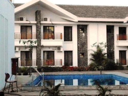 Лонавала: Indus Holiday Home AC.