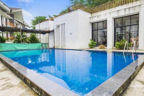 Лонавала: Indus Holiday Home AC.