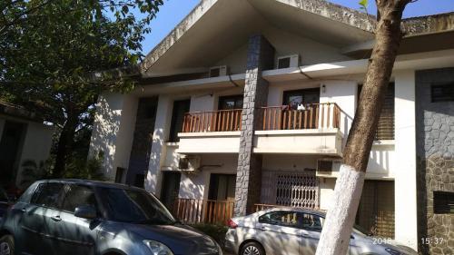 Лонавала: Indus Holiday Home AC.