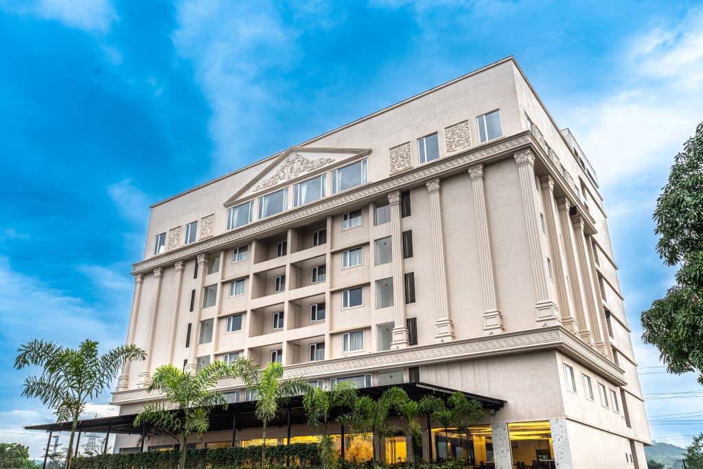 Хандала: Mastiff Grand The Sia Palace Suites & Banquets, Khopoli (Nr. Imagica)