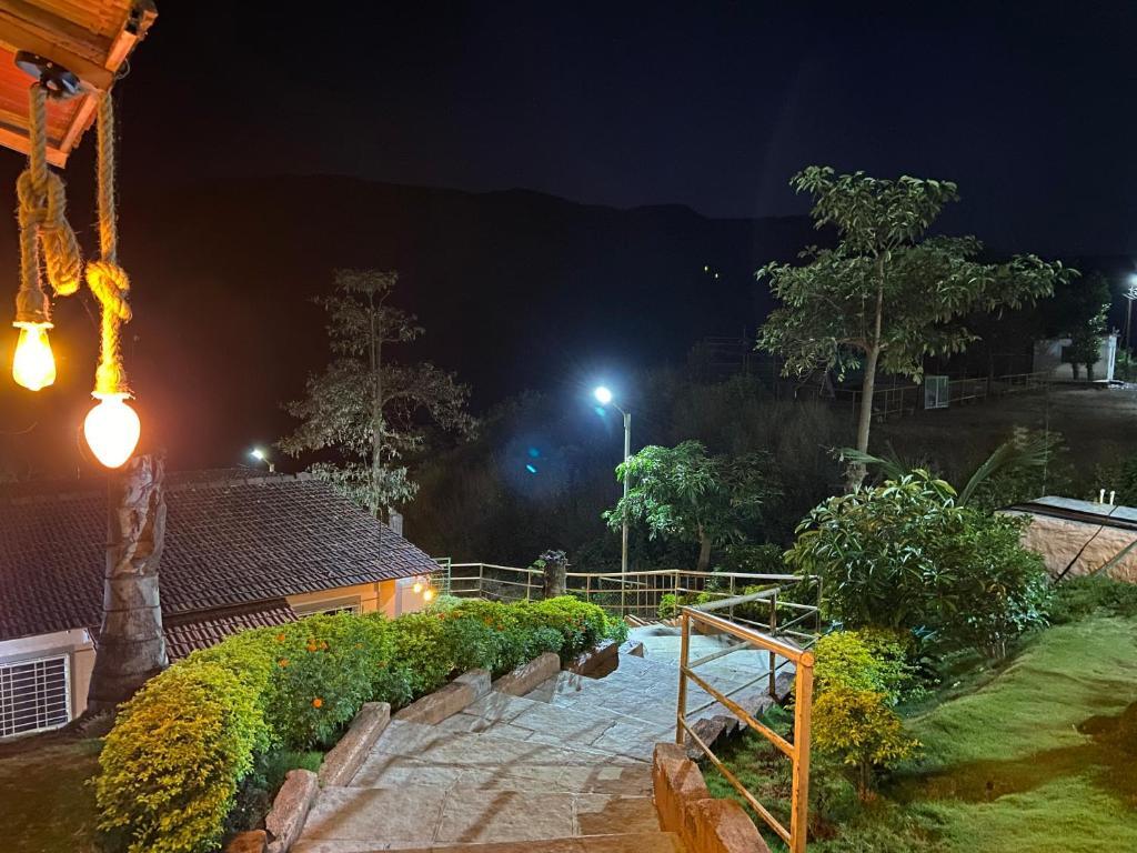 Амби Вэлли Сити: Lakeview Resort Lavasa