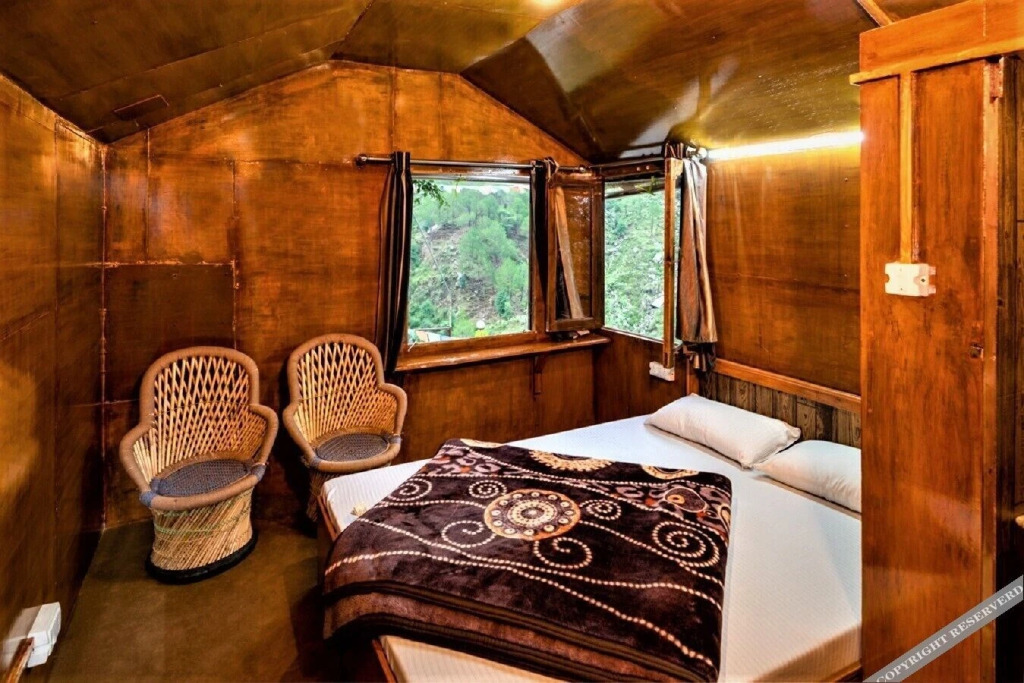 Кангра: Triund Camps Riverside Resort