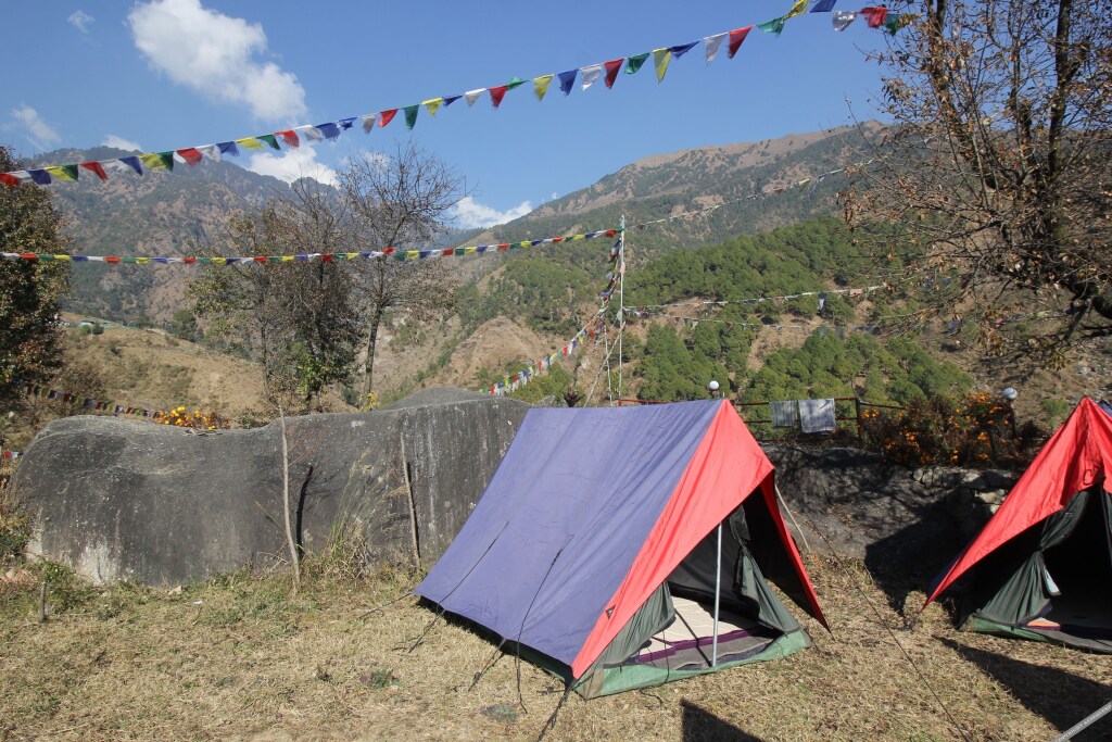 Кангра: Triund Camps Riverside Resort