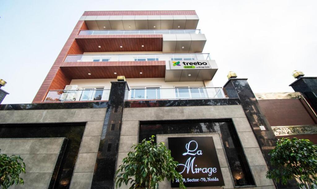 Нойда: Treebo La Mirage Suite