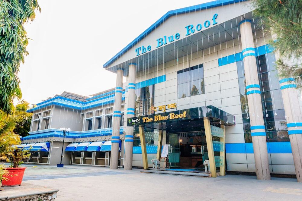 Тхане: Treebo The Blue Roof