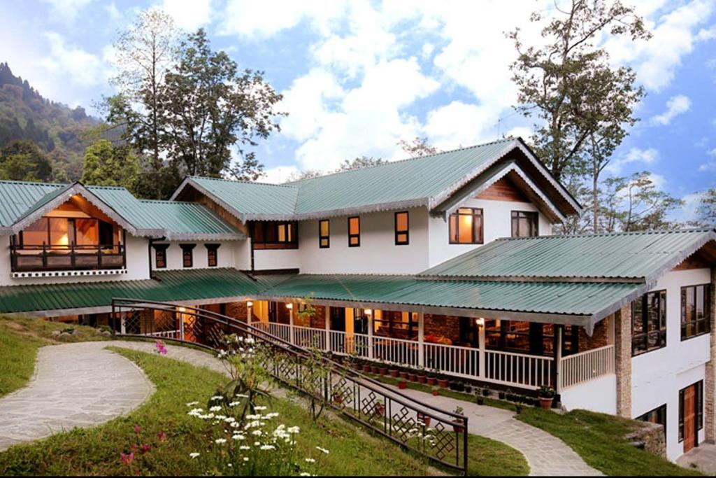 Пеллинг: Magpie The chestnut Retreat