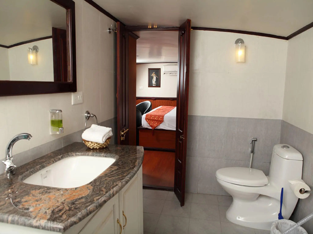 Аллеппи: Grand Nirvana Ultra Luxury House Boat