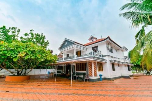 Вайпин: Manjaly Backwater Deluxe Resort