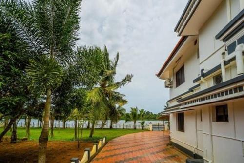 Вайпин: Manjaly Backwater Deluxe Resort