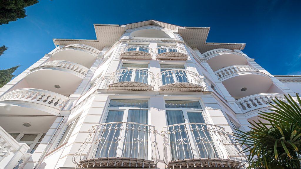 Алушта: Bonne Maison (Bon Mezon) otel'