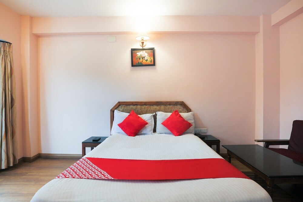 Ути: Hotel Blue Bird by OYO Rooms