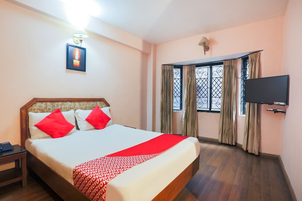Ути: Hotel Blue Bird by OYO Rooms