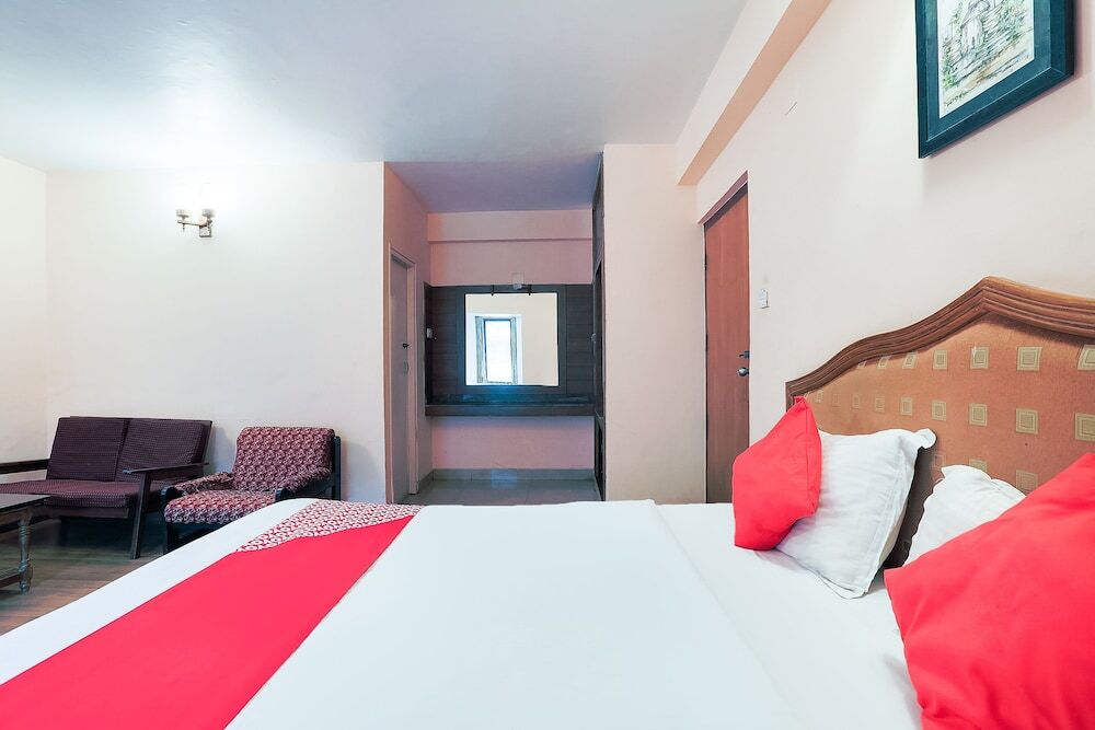 Ути: Hotel Blue Bird by OYO Rooms