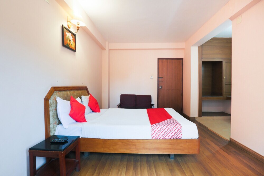 Ути: Hotel Blue Bird by OYO Rooms