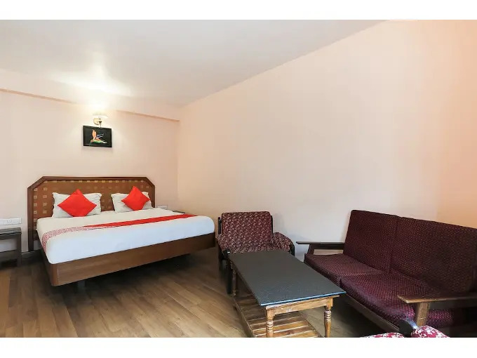 Ути: Hotel Blue Bird by OYO Rooms