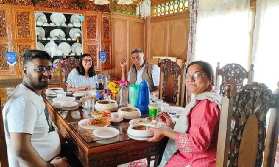Шринагар: New minar group of houseboats