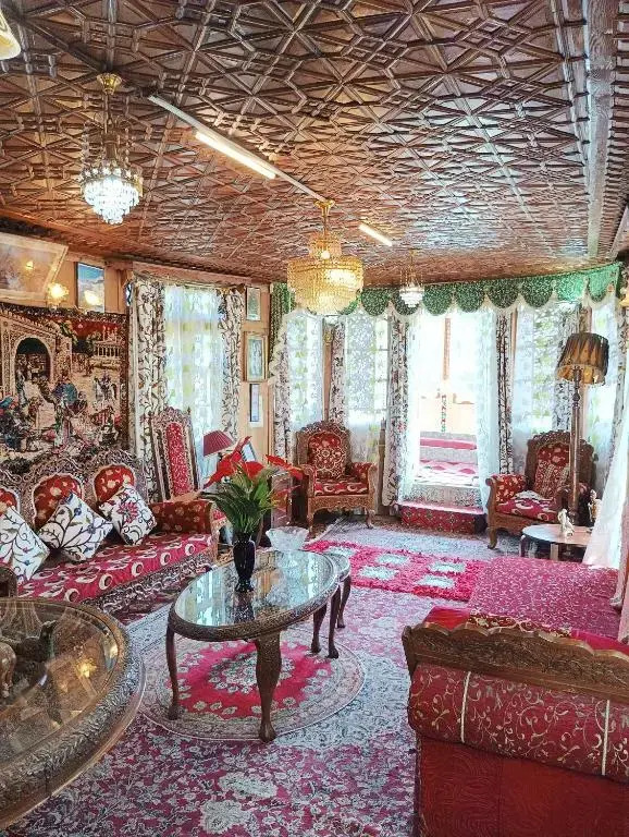 Шринагар: New minar group of houseboats