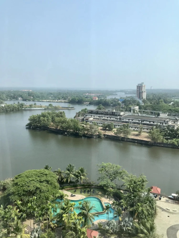 Эрамаллур: Crowne Plaza