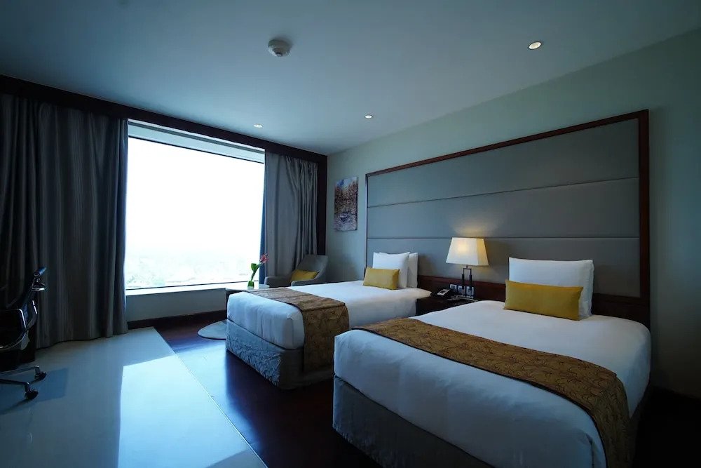 Эрамаллур: Crowne Plaza