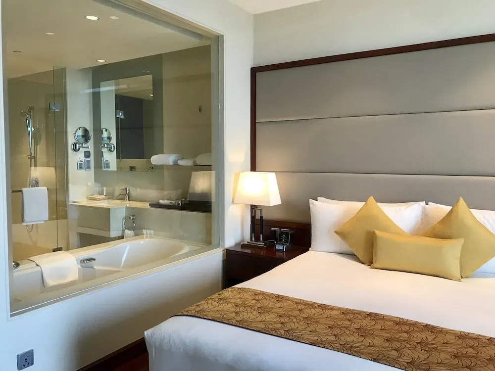 Эрамаллур: Crowne Plaza