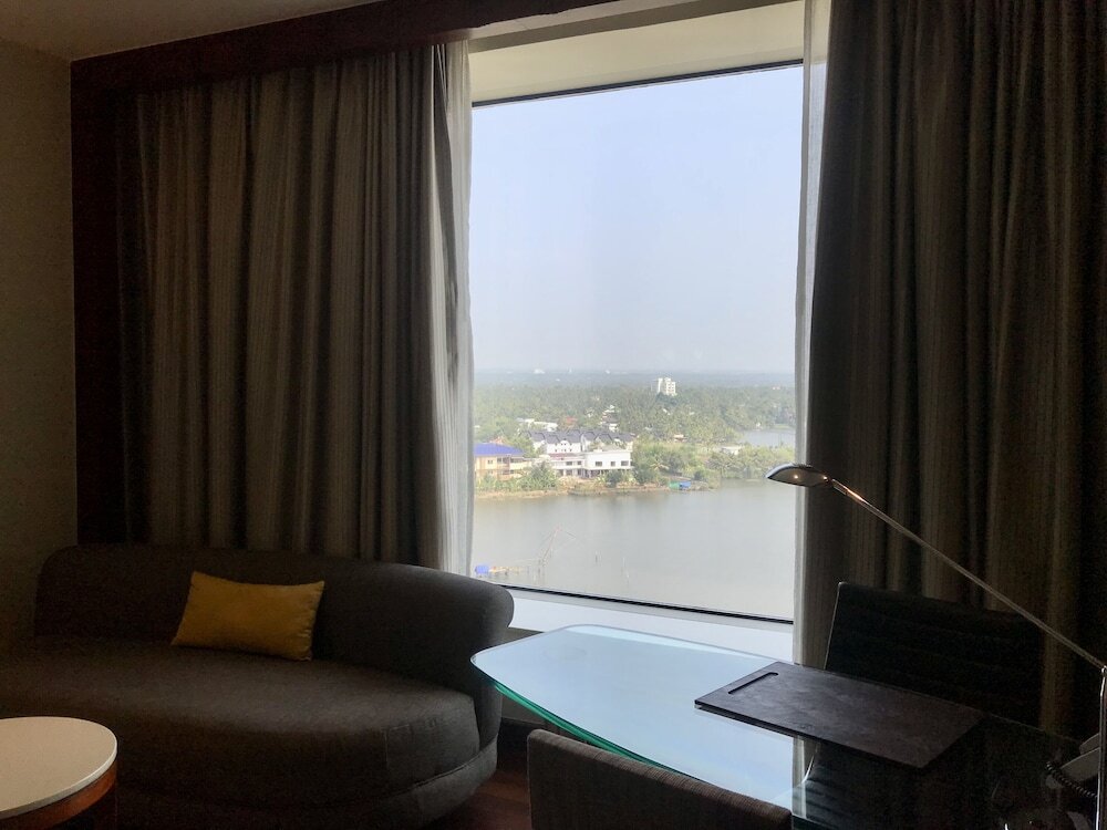 Эрамаллур: Crowne Plaza