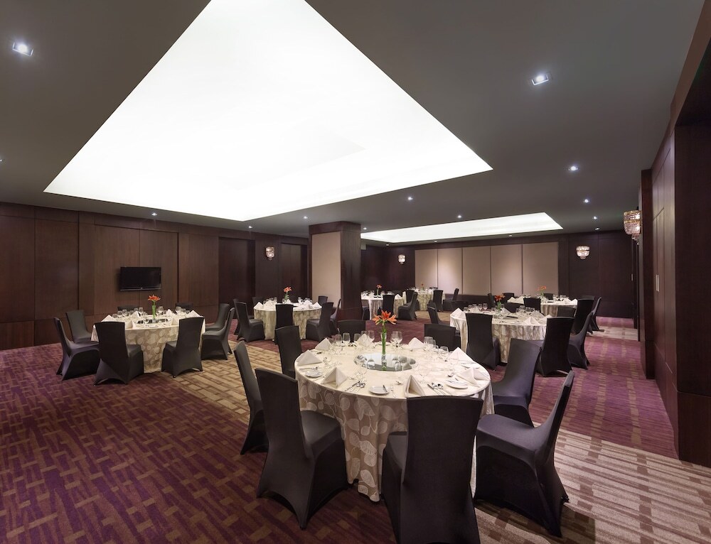 Эрамаллур: Crowne Plaza
