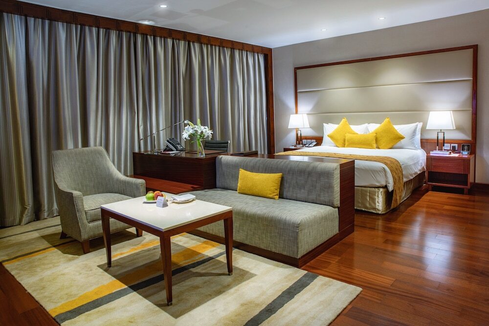 Эрамаллур: Crowne Plaza