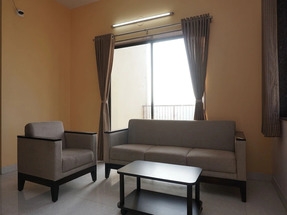 Колхапур: OYO 26151 House Khas Pranaam Apartment