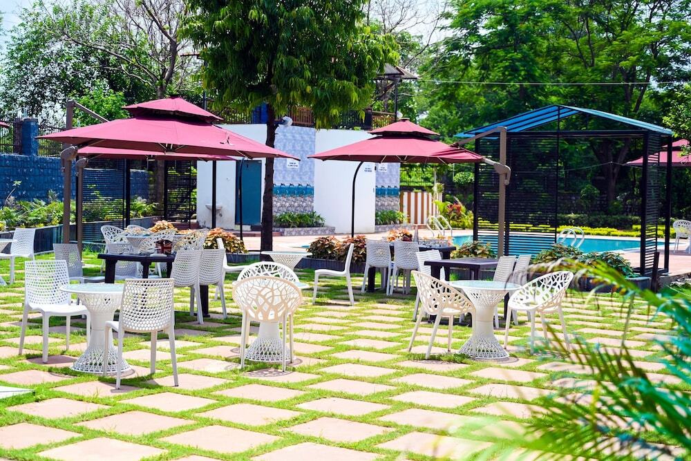 Бхопал: TGI Insignia Resort & Villa's