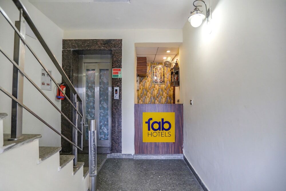 Нойда: FabHotel A&V Hospitality