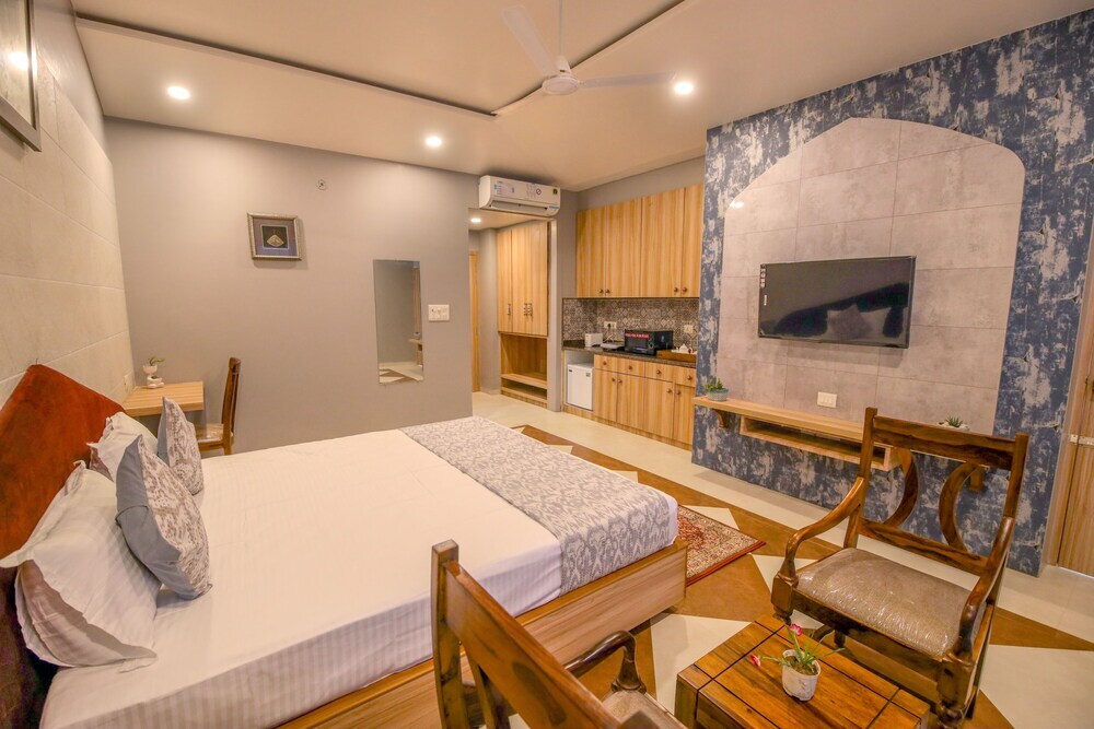 Джайпур: Hotel Gems Suites