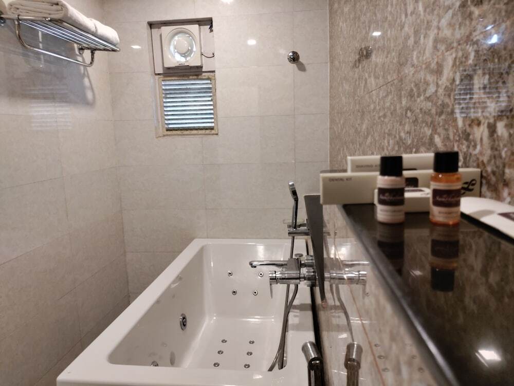 Тарапит: Sambhabana Hotel & Suites