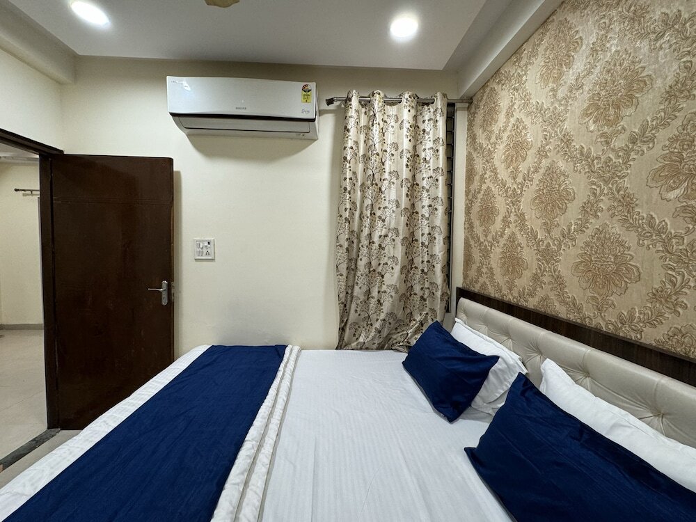 Индаур: Home Escape 2bhk Apartments