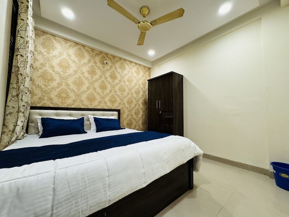 Индаур: Home Escape 2bhk Apartments