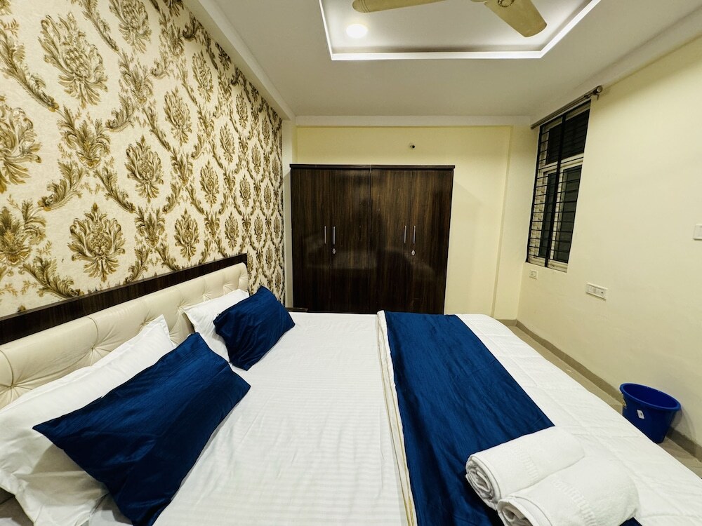 Индаур: Home Escape 2bhk Apartments