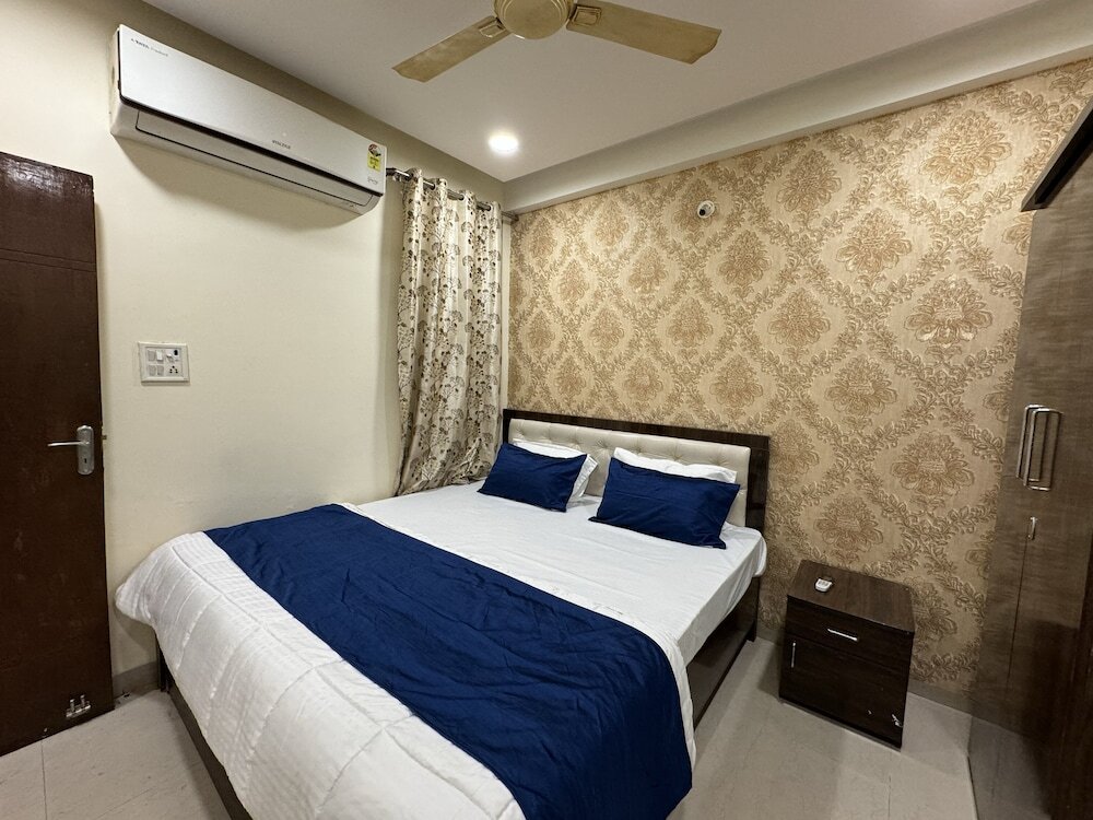 Индаур: Home Escape 2bhk Apartments