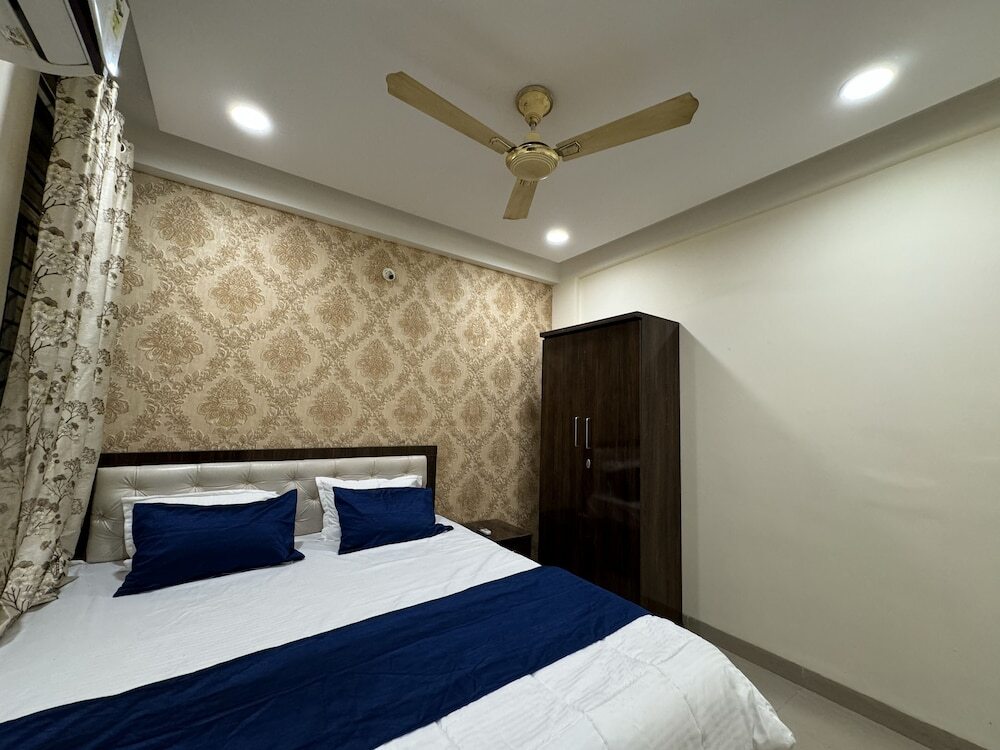 Индаур: Home Escape 2bhk Apartments