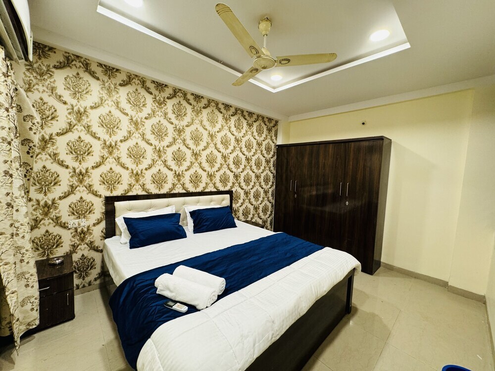 Индаур: Home Escape 2bhk Apartments
