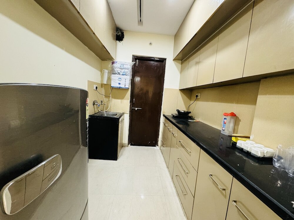 Индаур: Home Escape 2bhk Apartments