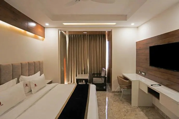 Гуруграм: Hotel White Rock Sector 68  Sohna Road