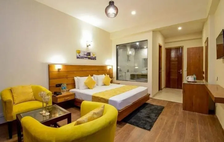 Гуруграм: Hotel White Rock Sector 68  Sohna Road