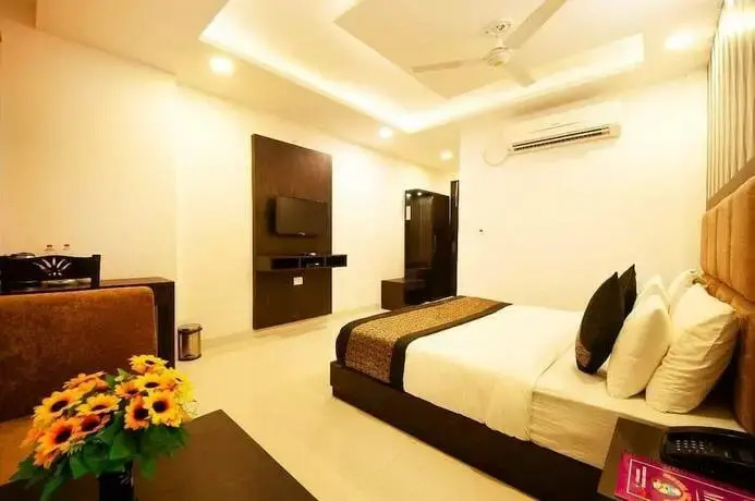 Гуруграм: Hotel White Rock Sector 68  Sohna Road