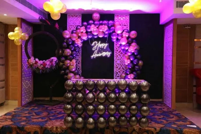 Гуруграм: Hotel White Rock Sector 68  Sohna Road