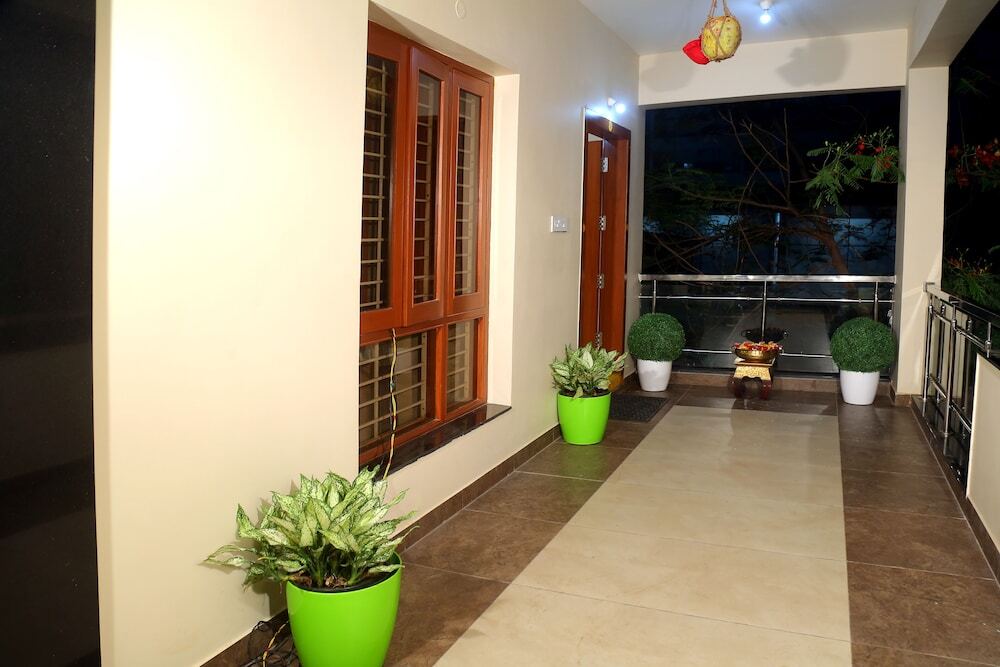 Гунтур: The Capital Executive Service Apartment