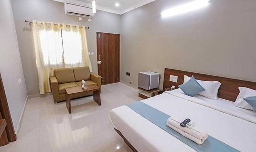 Fabhotel Gateway Suites — фото 6