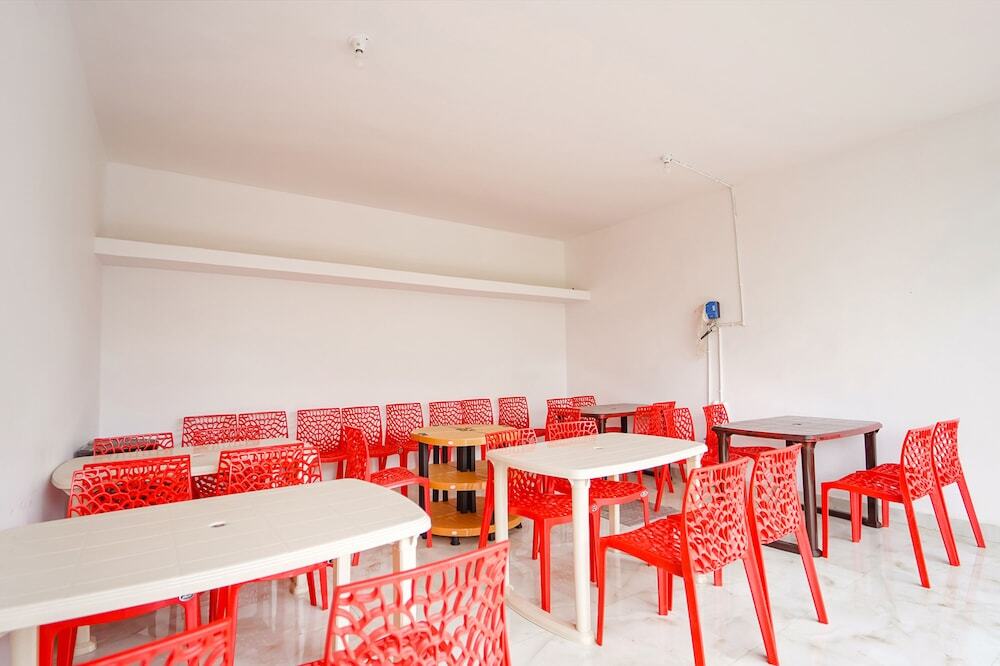 Ути: Fabexpress Amuthu Residency