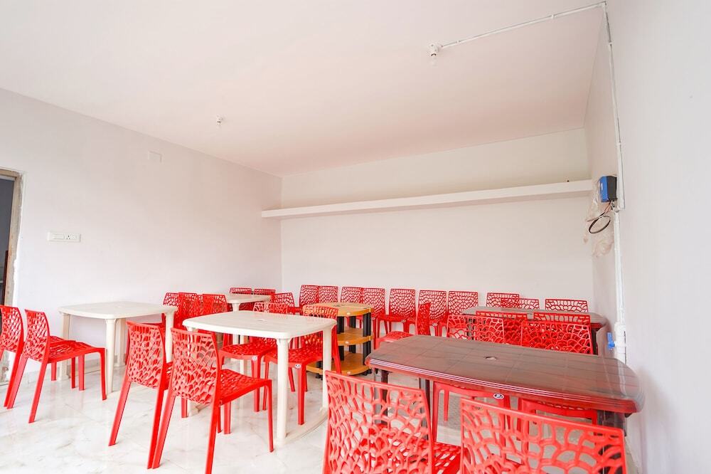 Ути: Fabexpress Amuthu Residency