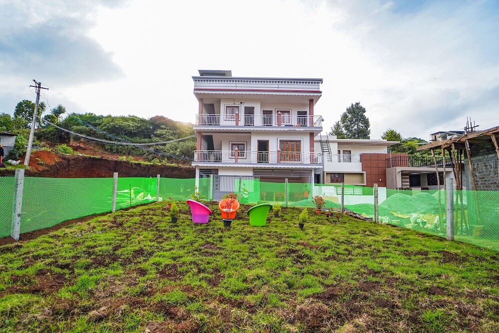 Ути: Fabexpress Amuthu Residency
